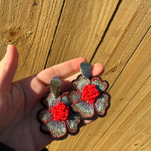 Zara Multicolor Floral Earrings with Gold Detail - Picture 7 of 7